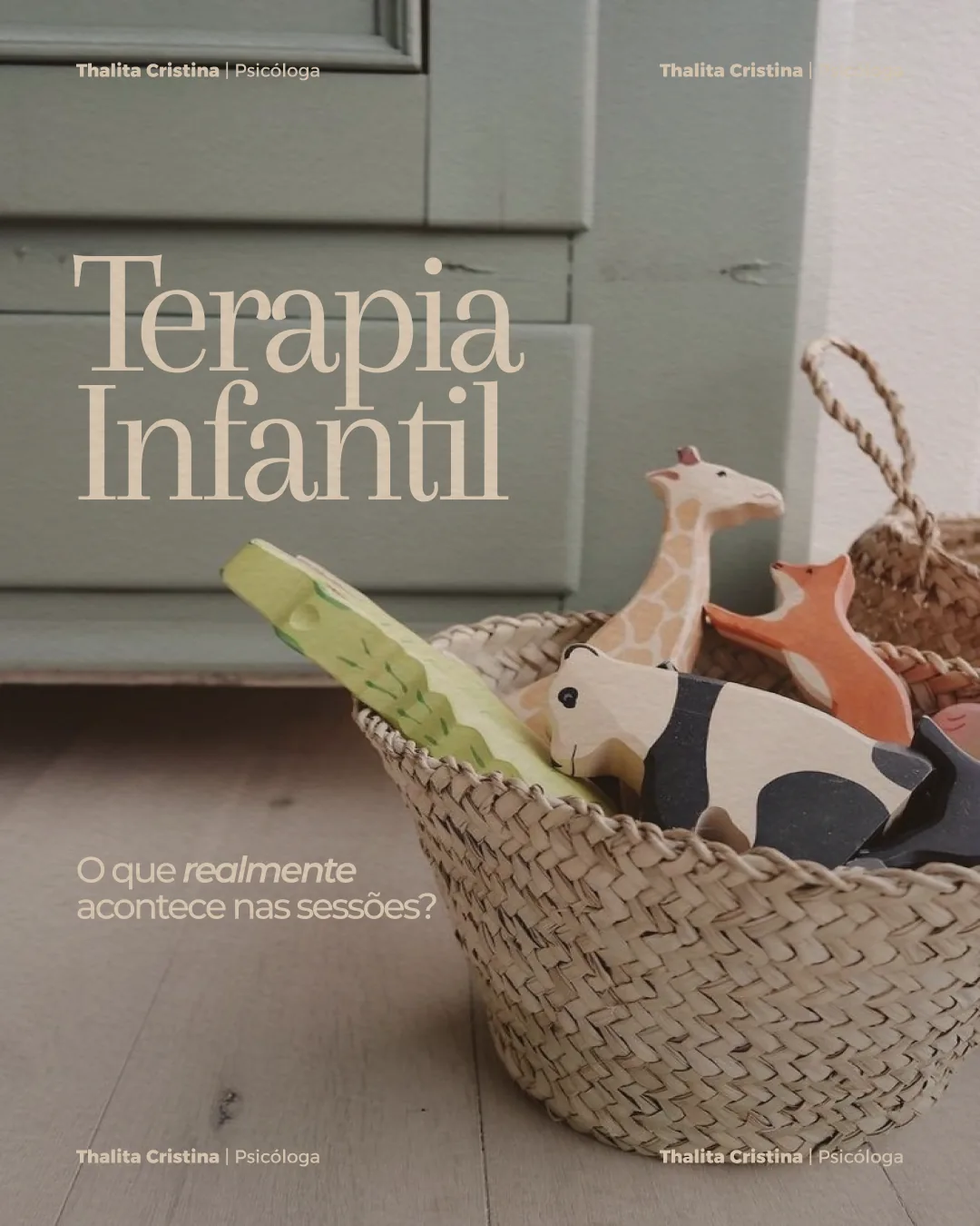 Arte com o título “Terapia Infantil” sobre uma cesta de palha com bichinhos de madeira. Texto: Terapia Infantil. O que realmente acontece nas sessões?